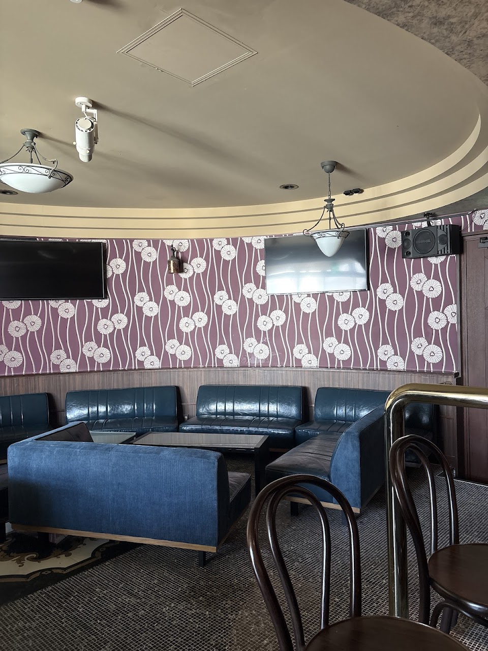 BAR EINS 3
