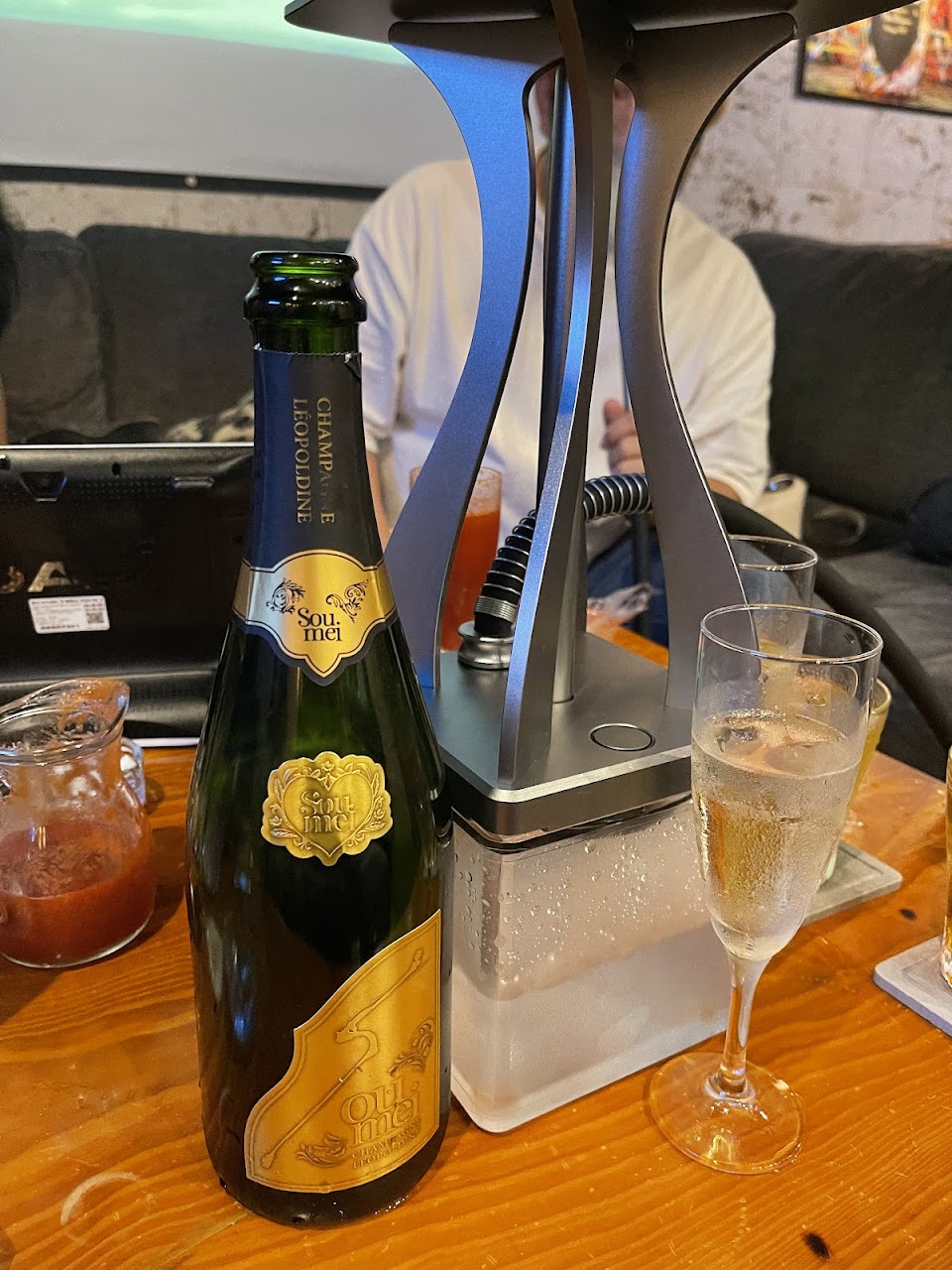 SHISHA BAR MW okinawa 松山で朝まで本格シーシャが楽しめるお店の写真 2枚目