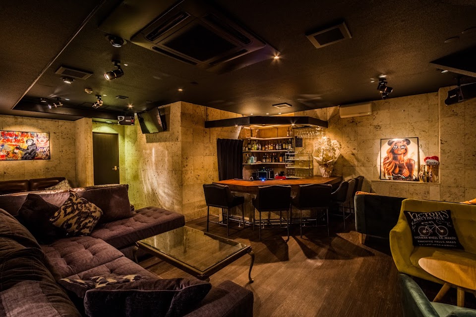 SHISHA BAR MW okinawa 松山で朝まで本格シーシャが楽しめるお店の写真 3枚目
