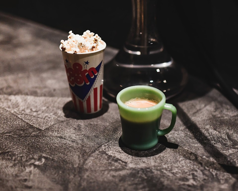 Cafe&Bar+Gallery Chapter 中目黒 (カフェ&Shisha+ギャラリー チャプター中目黒)の写真 2枚目