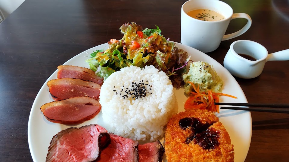 CAFE&BAR MAKES MOON (メイクス ムーン)の写真 2枚目