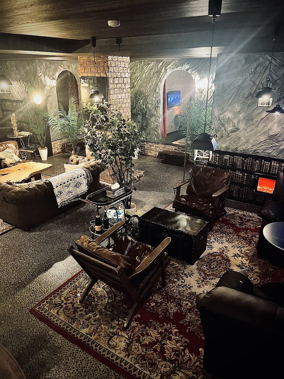 Éponine Shisha Lounge (エポニーヌ シーシャ ラウンジ) 福山店の写真 3枚目