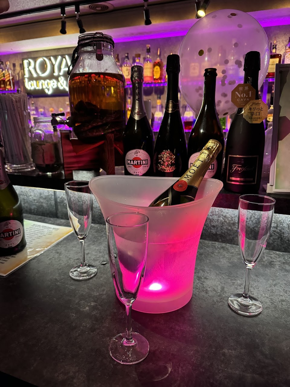 Royal Lounge & Bar ローヤル ラウンジ & バーの写真 2枚目