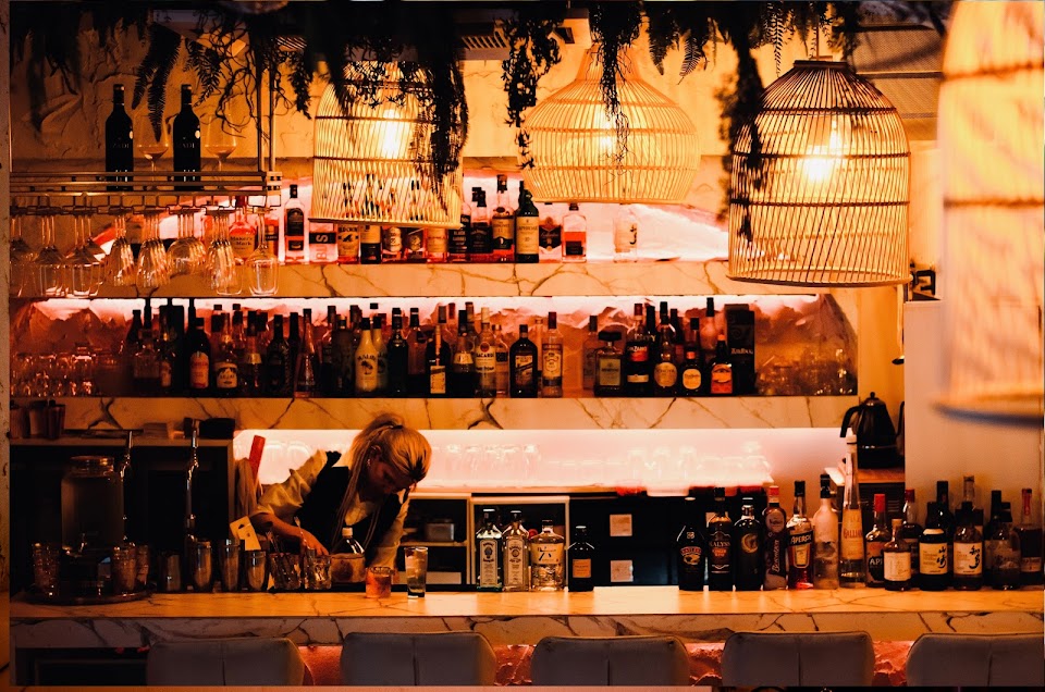 Mykonos KOBE | シーシャ▪︎クラフトカクテル▪︎地中海料理 専門