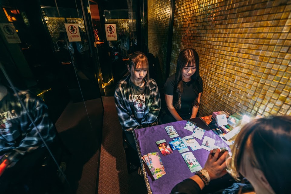 占い&シーシャバー LAZOの写真 3枚目