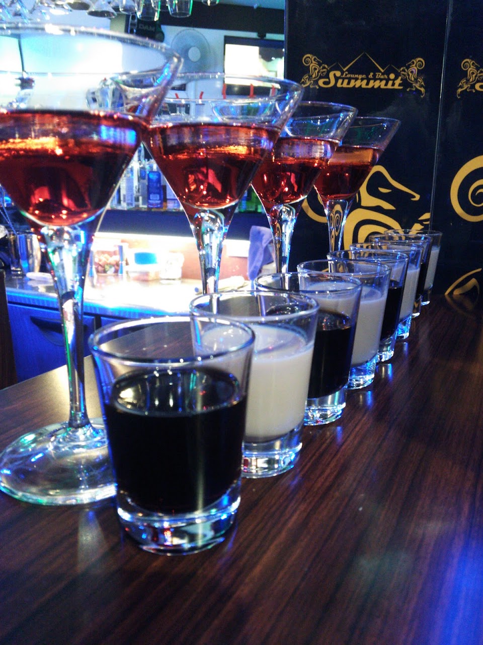 Summit Lounge & Bar