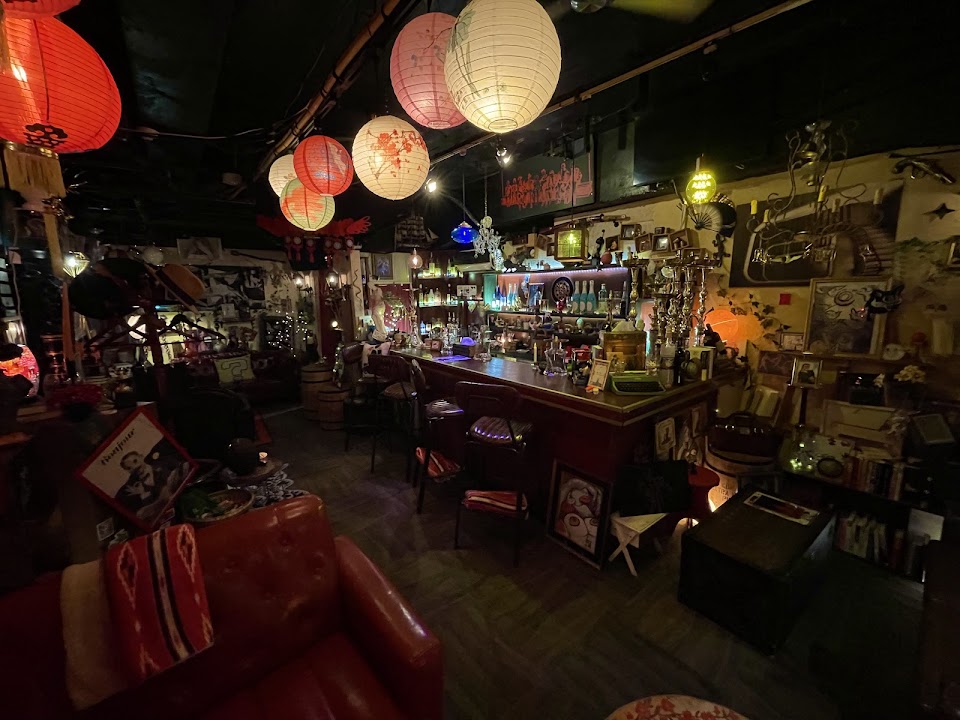 QUEST【シーシャをデザインするアートなお店】の写真 3枚目