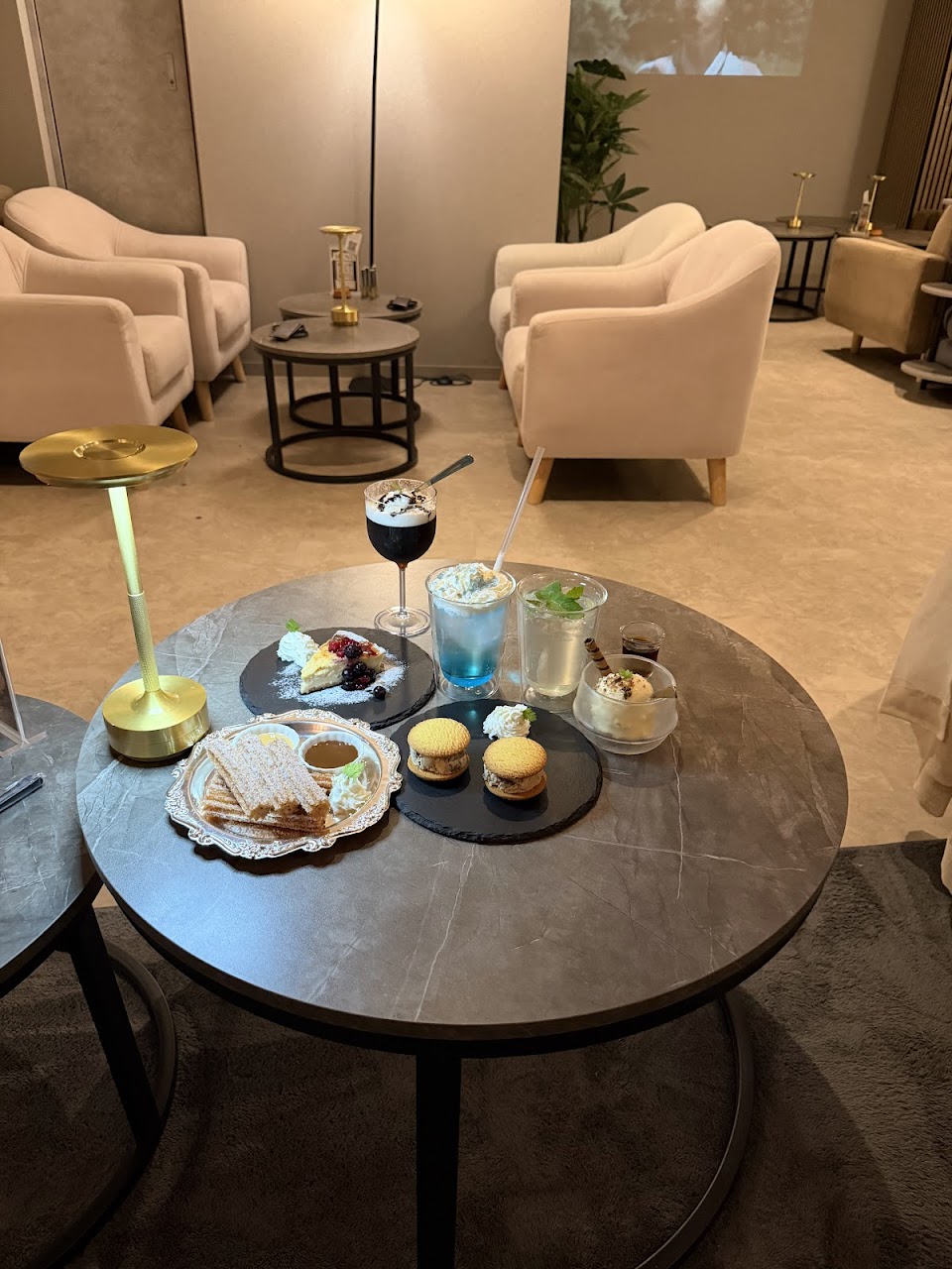 シーシャカフェ＆バー OAK 三宮店の写真 2枚目
