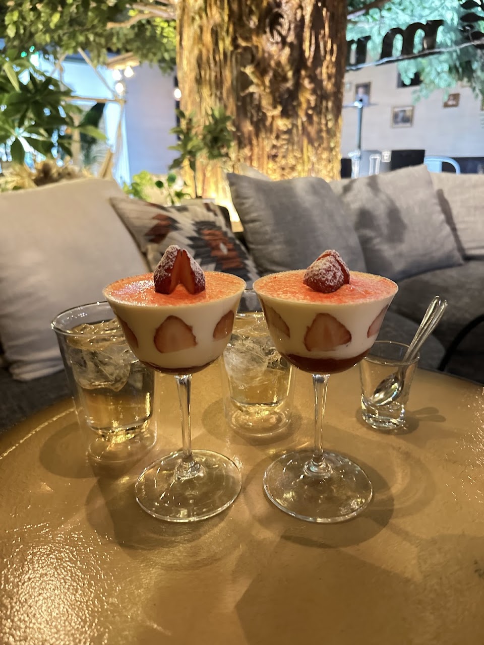シーシャカフェ&バー muse/ミューズ 梅田店(hookah lounge muse)の写真 2枚目