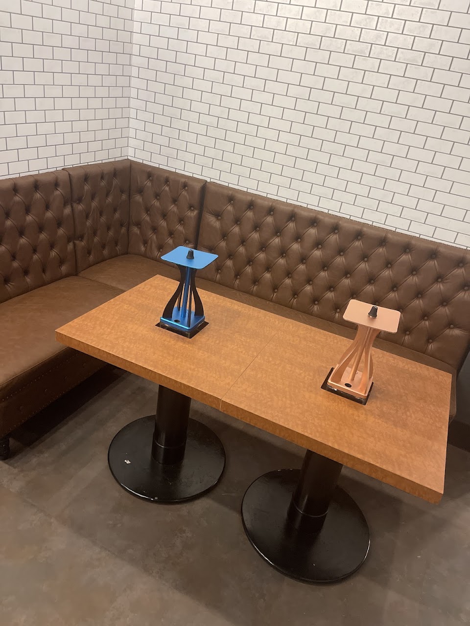 Watching Sports & SHISHA BAR MW KOZA スポーツ観戦しながらシーシャもカラオケも楽しめるお店の写真 3枚目