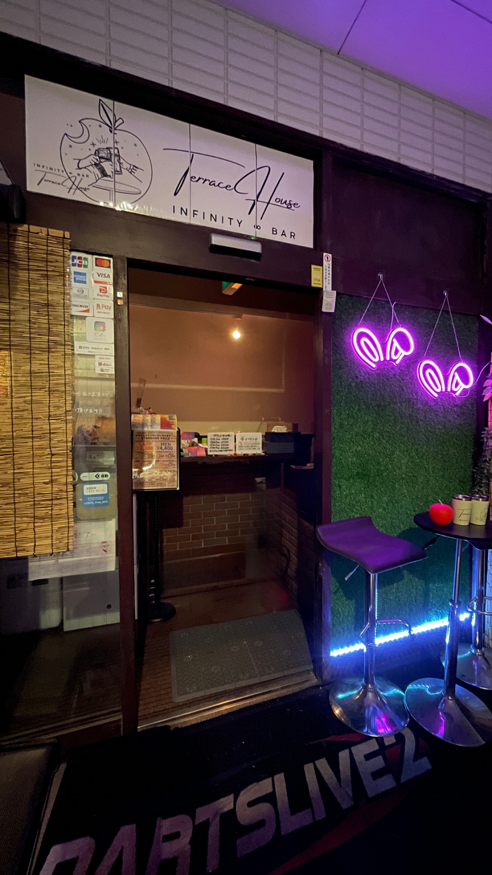 テラスハウス 青森駅前店|アミューズメントバー