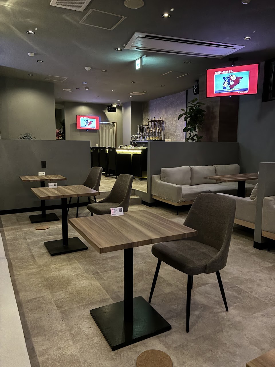 Mine SHISHA Cafe&Bar (西中洲店)許可がおりるまでシーシャの提供してません。飲み放題3000円無制限ダーツカラオケ完備