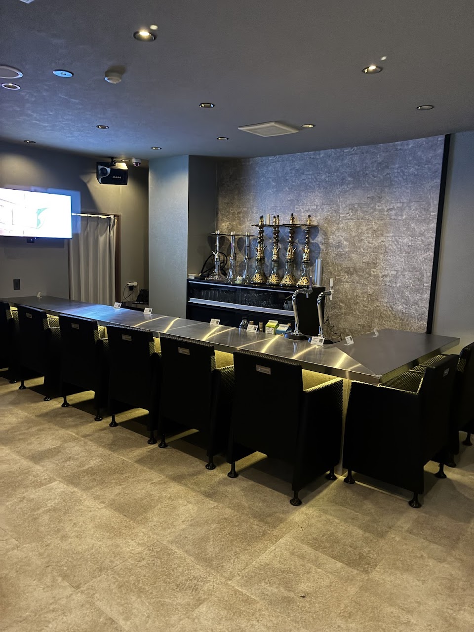 Mine SHISHA Cafe&Bar (西中洲店)許可がおりるまでシーシャの提供してません。飲み放題3000円無制限ダーツカラオケ完備の写真 3枚目
