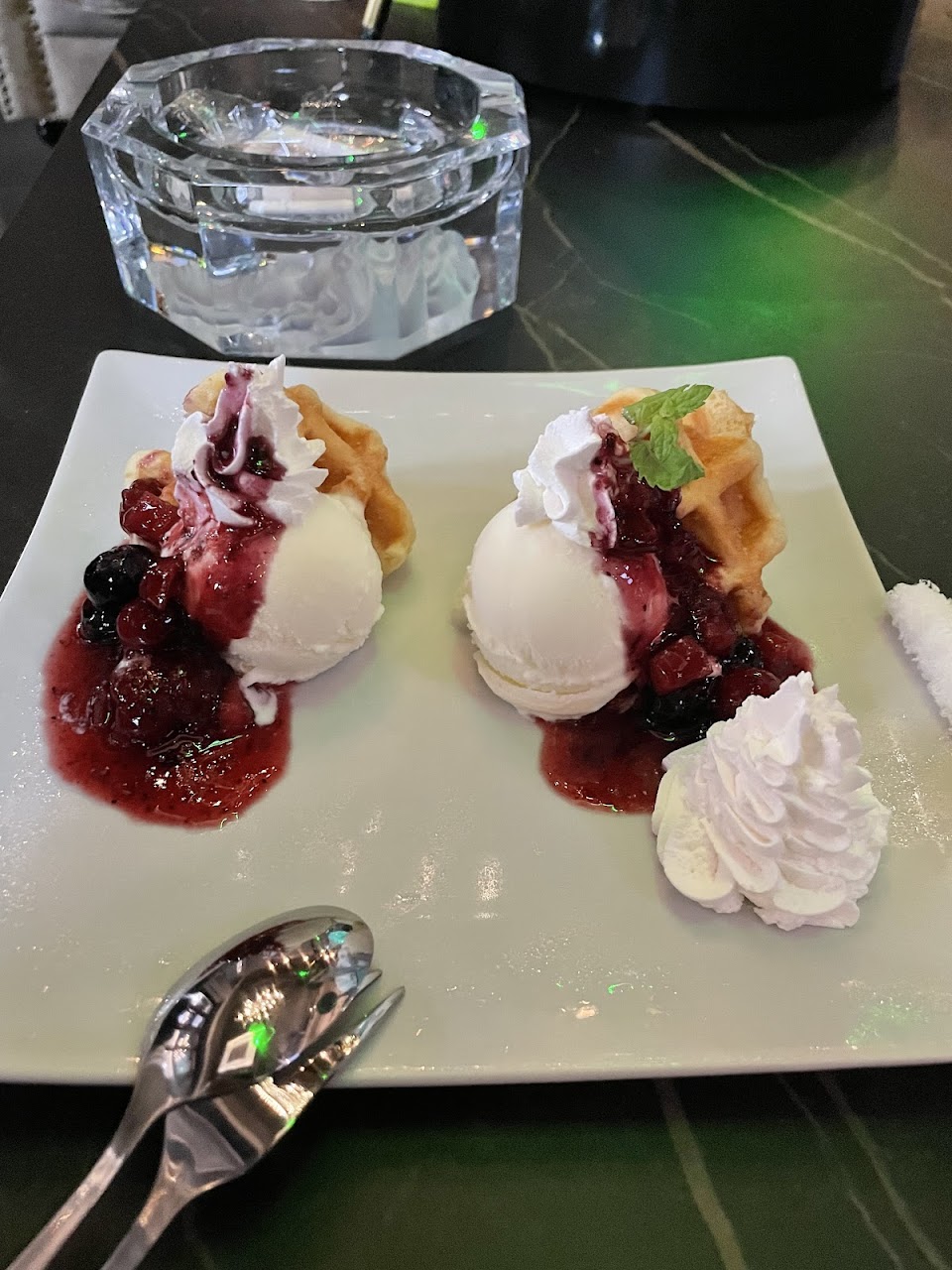Shisha cafe＆Bar Eight（シーシャ カフェアンドバー エイト）の写真 2枚目